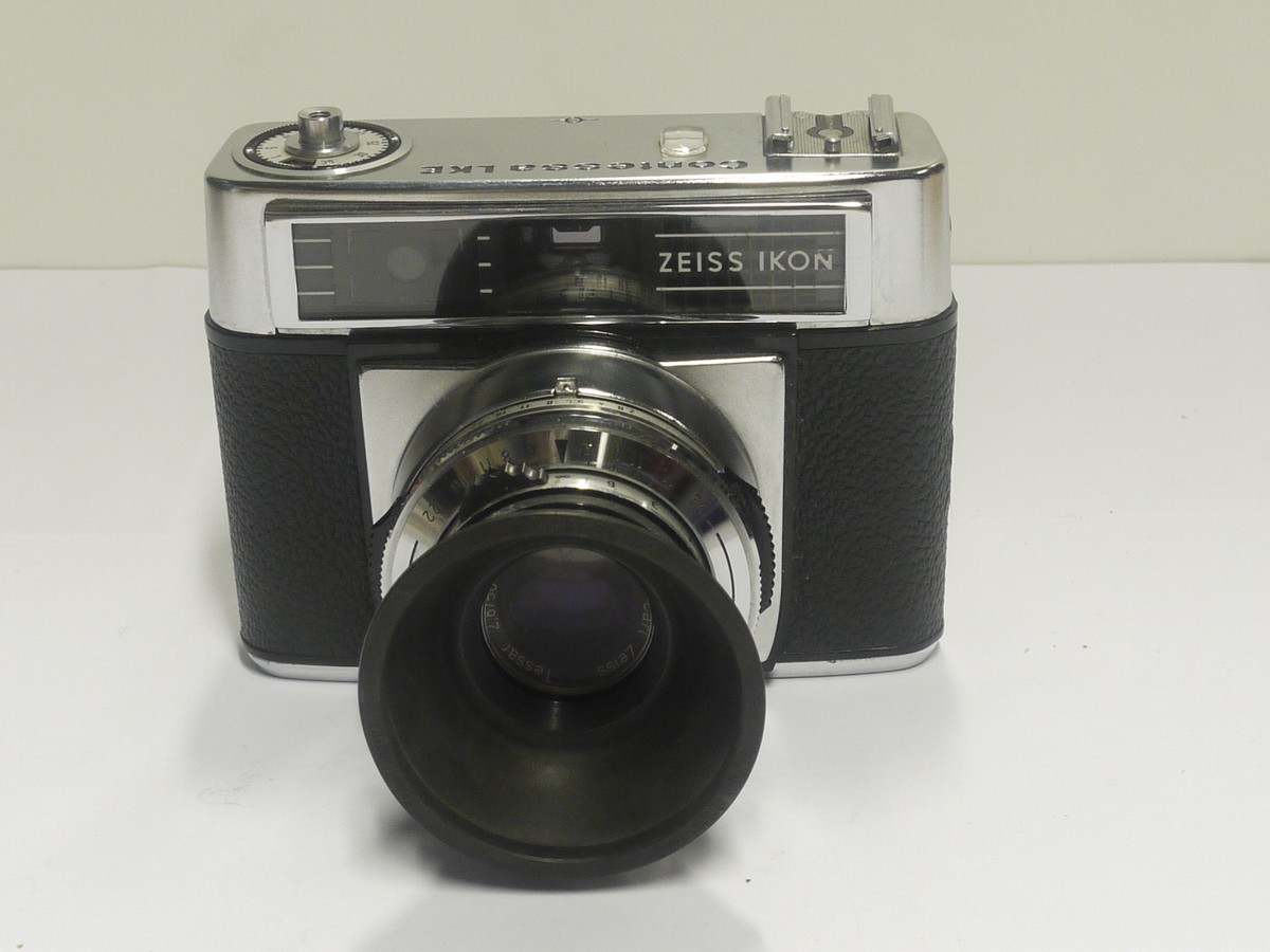 mwclassiccameras-20211231-95 Zeiss Ikon Contessa LKE 35mm coupled rangefinder with 50mm f2.8 Tessar, with rubber lens hood & ER case