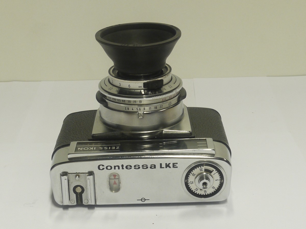mwclassiccameras-20211231-97 Zeiss Ikon Contessa LKE 35mm coupled rangefinder with 50mm f2.8 Tessar, with rubber lens hood & ER case