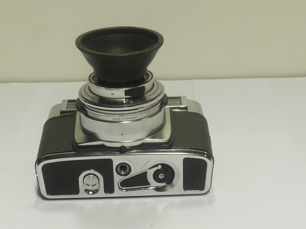 mwclassiccameras-20211231-98 Zeiss Ikon Contessa LKE 35mm coupled rangefinder with 50mm f2.8 Tessar, with rubber lens hood & ER case