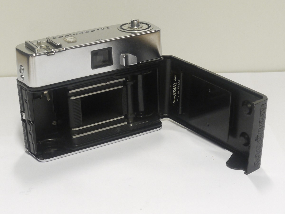 mwclassiccameras-20211231-99 Zeiss Ikon Contessa LKE 35mm coupled rangefinder with 50mm f2.8 Tessar, with rubber lens hood & ER case