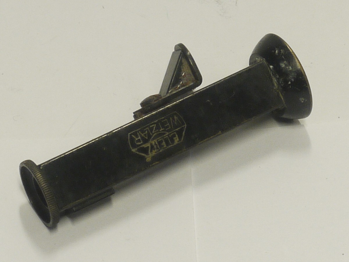 mwclassiccameras-20220107-170 Leitz Right-Angle finder WINKO, black. Missing the Accessory show fitting