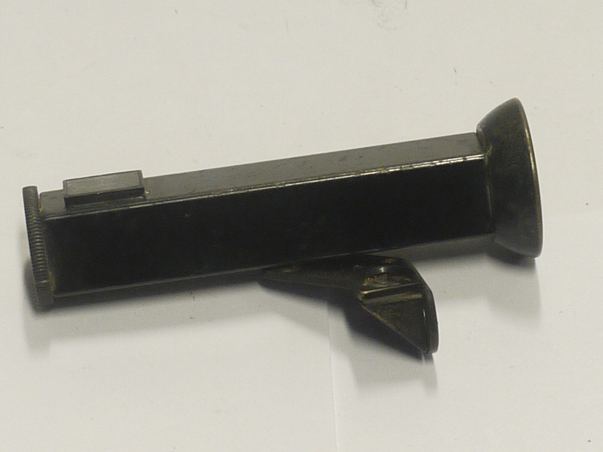 mwclassiccameras-20220107-171 Leitz Right-Angle finder WINKO, black. Missing the Accessory show fitting