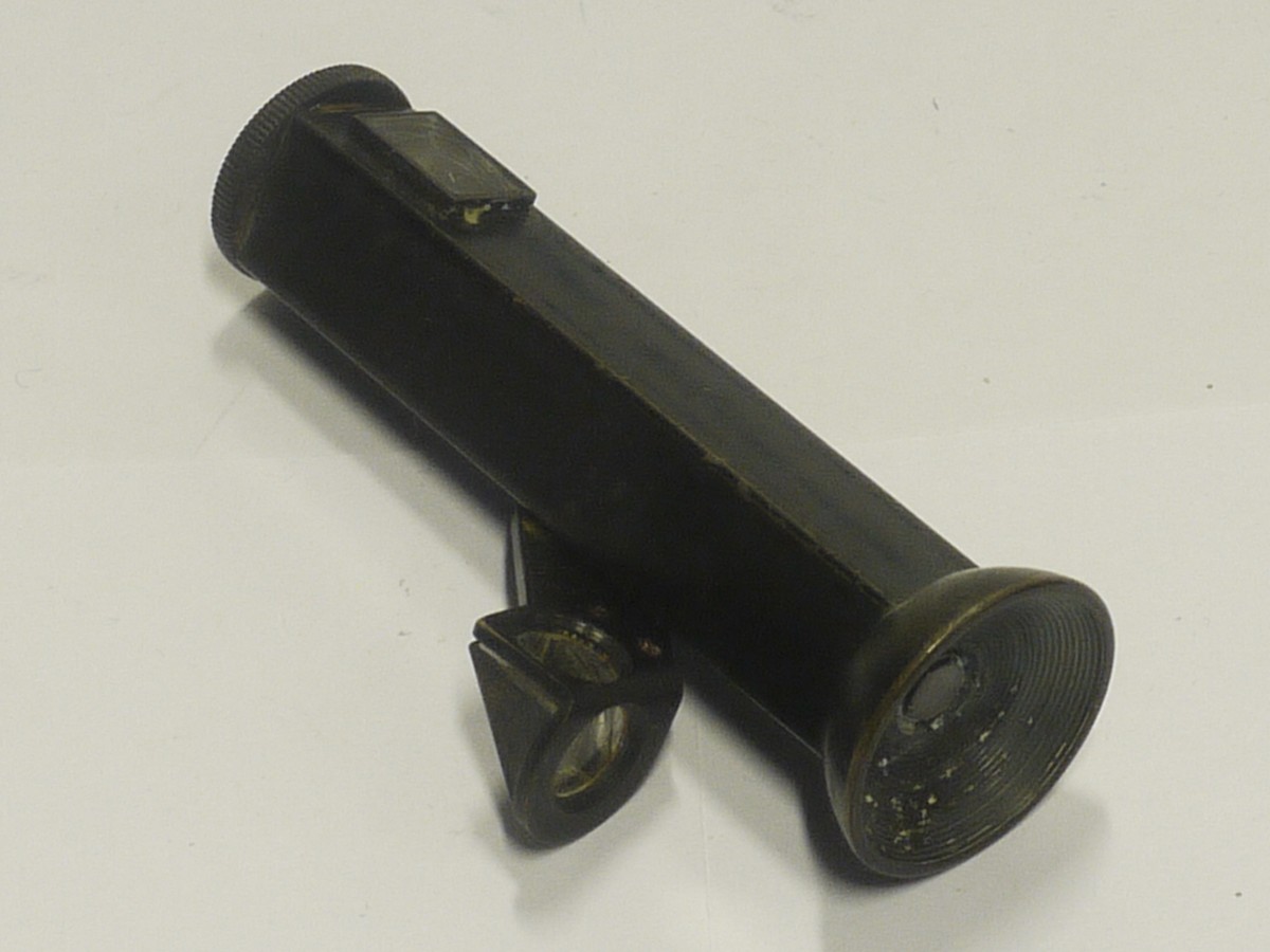 mwclassiccameras-20220107-172 Leitz Right-Angle finder WINKO, black. Missing the Accessory show fitting