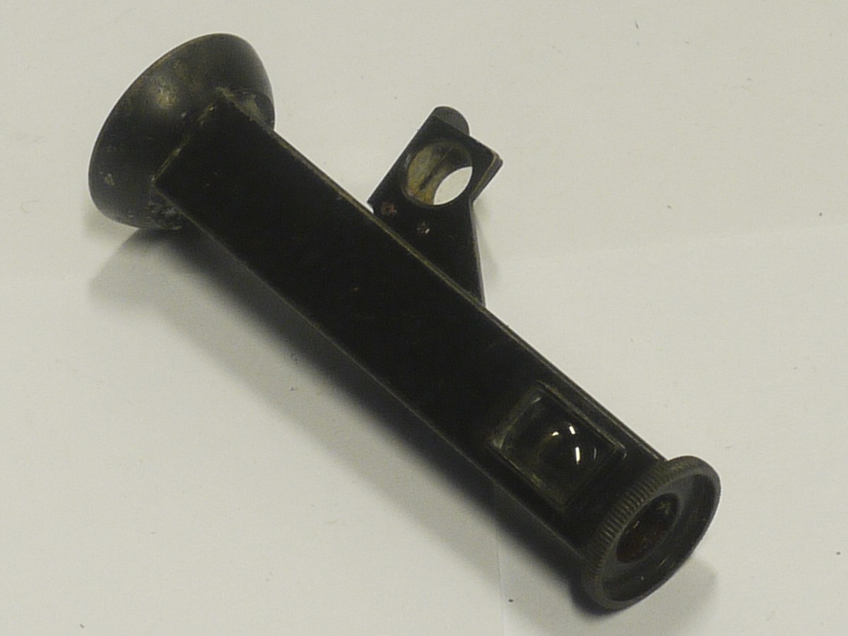 mwclassiccameras-20220107-173 Leitz Right-Angle finder WINKO, black. Missing the Accessory show fitting