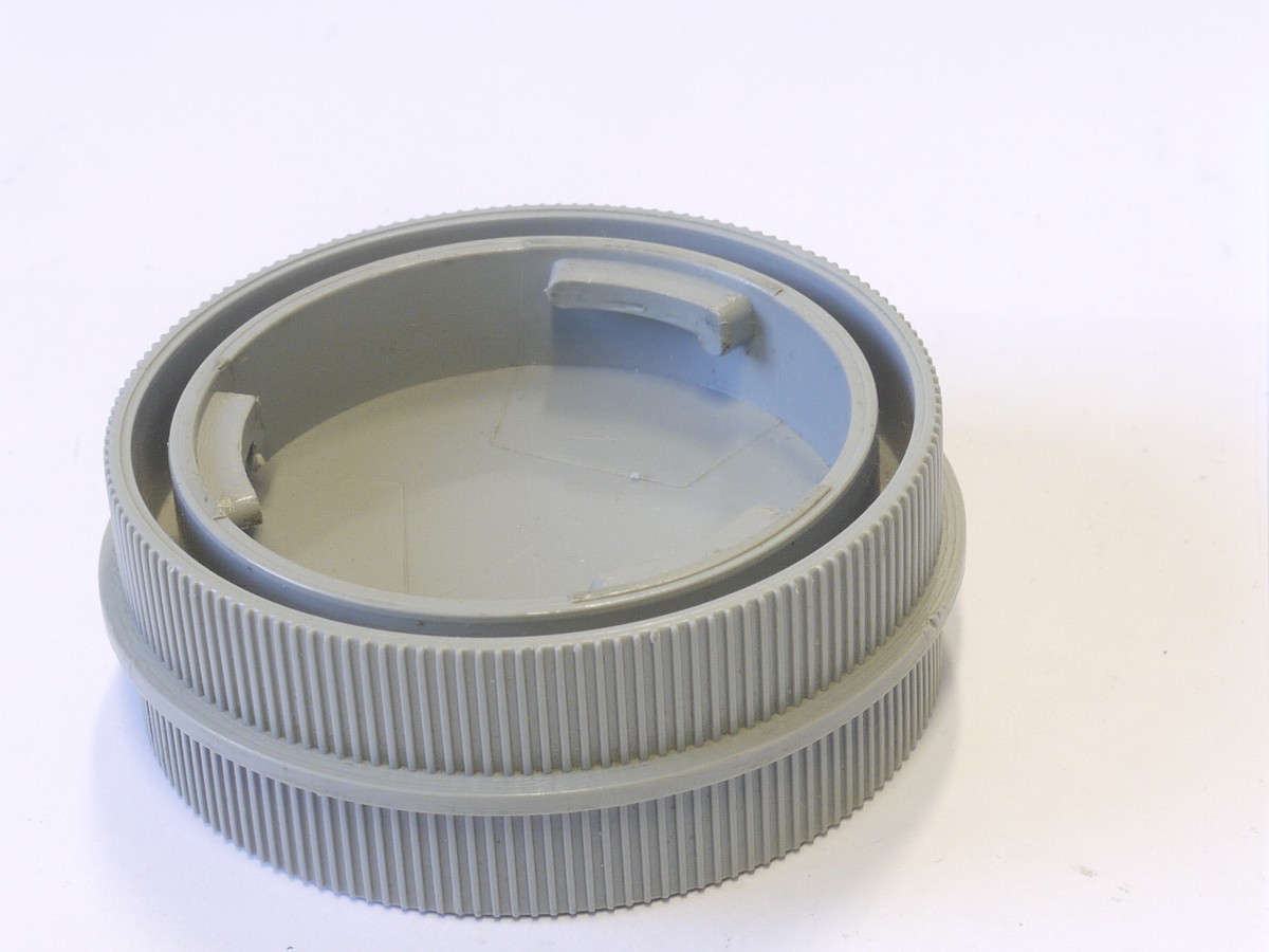 mwclassiccameras-20220114-142 Leitz R grey plastic back-to-back rear cap/lens holder, for joining 2 x R lenses togther in a gadget bag