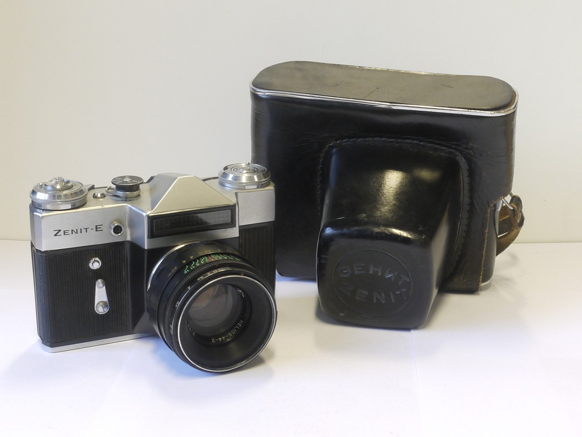 mwclassiccameras-20220114-147 Zenit-E 35mm SLR, chrome + 58mm f2 Helios-44-2 M42 screw mount lens & ER case