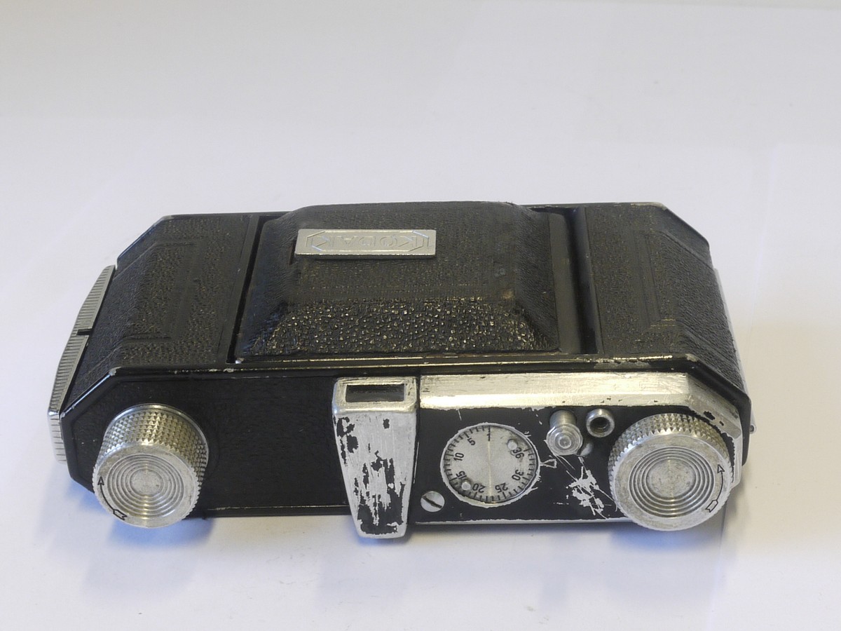 mwclassiccameras-20220114-174 Kodak Retinette 2 Type 160 35mm folding camera, with 5cm f4.5 Anastigmat lens in 4-speed shutter