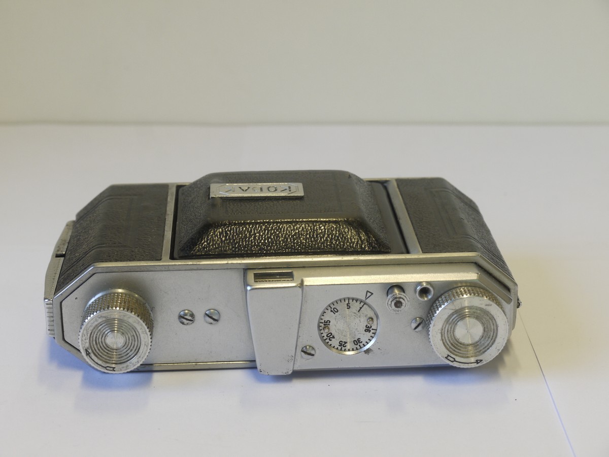 mwclassiccameras-20220114-19 Kodak Retina I Type 010 35mm folding camera with 5cm f3.5 Ektar uncoated lens in Compur shutter + makers ER case