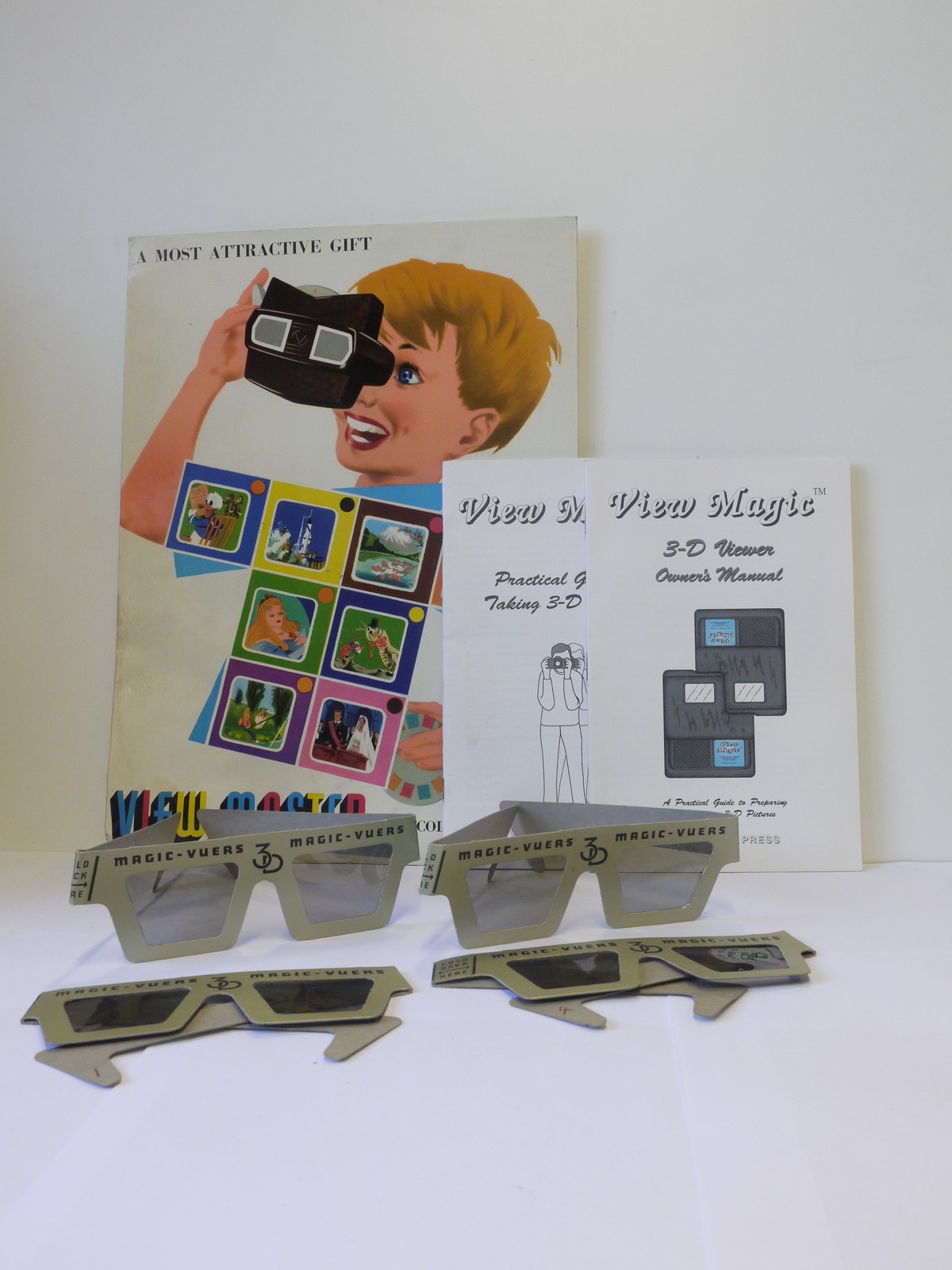 Viewmaster Accessory Set. Four 3-D Glasses, Vewmagic 3-D Viewer owners ...