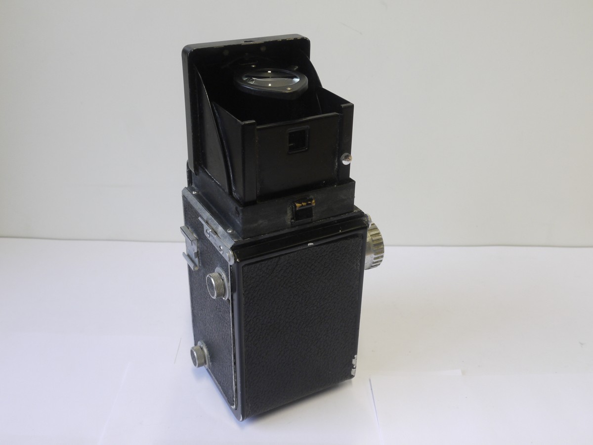 mwclassiccameras-20220121-27 Gnoflex Japanese Copy of the Rolleicord c1955 with 7.5cm f3.5 Horinor Anastigmat coated lens in NKS-SC shutter