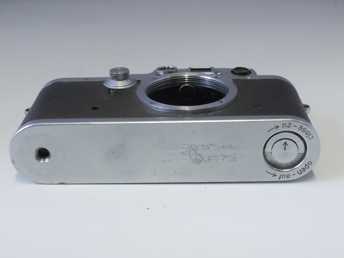 mwclassiccameras-20220128-256 Leitz IIIc chrome body (No.436630) with added front body flash socket