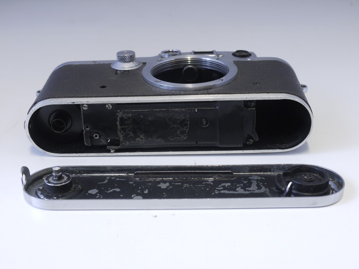 mwclassiccameras-20220128-257 Leitz IIIc chrome body (No.436630) with added front body flash socket