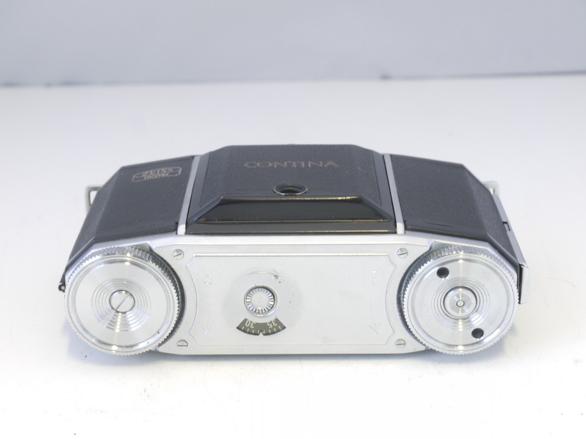 mwclassiccameras-20220204-105 Zeiss Ikon Contina 522/24 35mm folding viewfinder camera with 45mm f3.5 Novar-Anastigmat lens in Pronto shutter + makers ER case