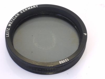 Leitz 54mm screw-in Polarising filter (13359) + black case