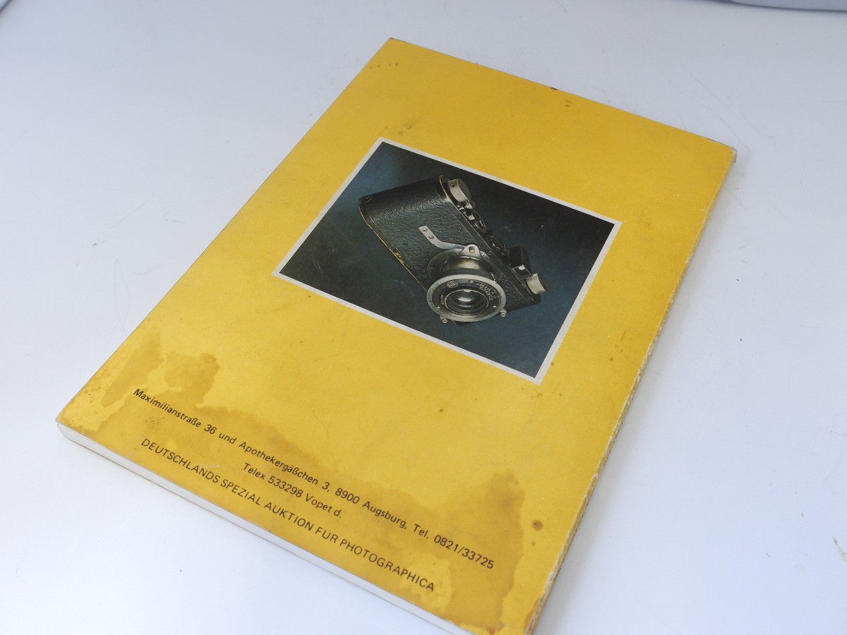 mwclassiccameras-20220311-324 Leica Lichtbildervortrag Leica Auction Catalogue book.