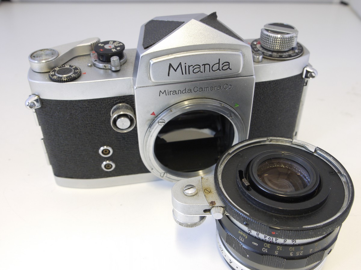 mwclassiccameras-20220318-123 Miranda D 35mm SLR with plain prism finder + 5cm f1.9 Soligor Miranda bayonet mount lens with shutter release connecting arm