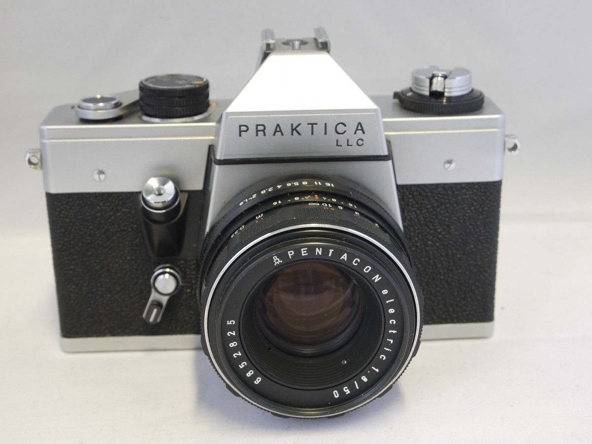 mwclassiccameras-20220325-33 Praktica LLC 35mm SLR, chrome + 50mm f1.8 Pentacon electric M42 screw mount lens & ER case