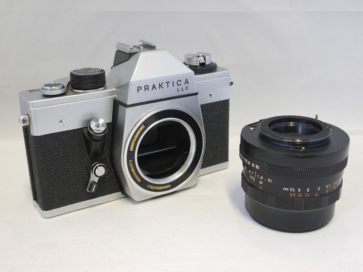 mwclassiccameras-20220325-37 Praktica LLC 35mm SLR, chrome + 50mm f1.8 Pentacon electric M42 screw mount lens & ER case