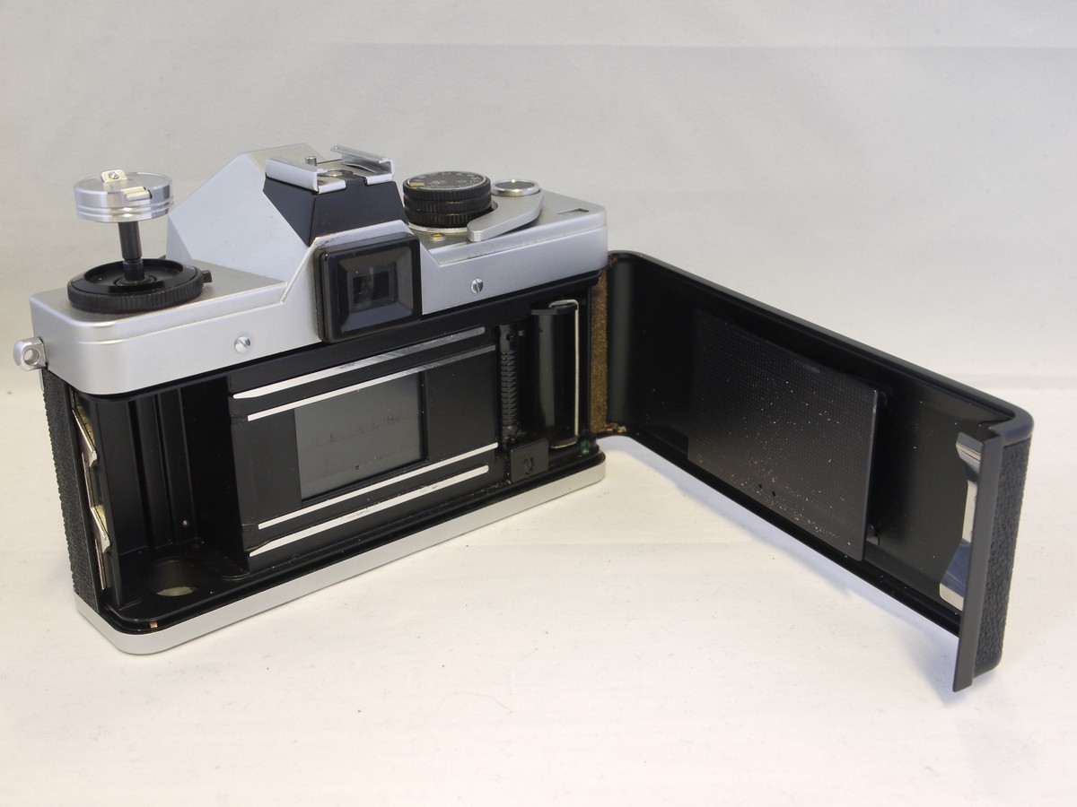 mwclassiccameras-20220325-38 Praktica LLC 35mm SLR, chrome + 50mm f1.8 Pentacon electric M42 screw mount lens & ER case