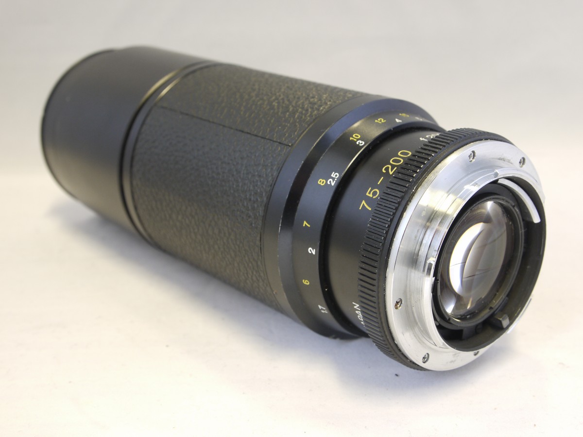 mwclassiccameras-20220325-54 Leitz 75-200mm f4.5 Vario-Elmar-R 3-cam, with built-in lens hood & makers caps. NEEDS REPAIR