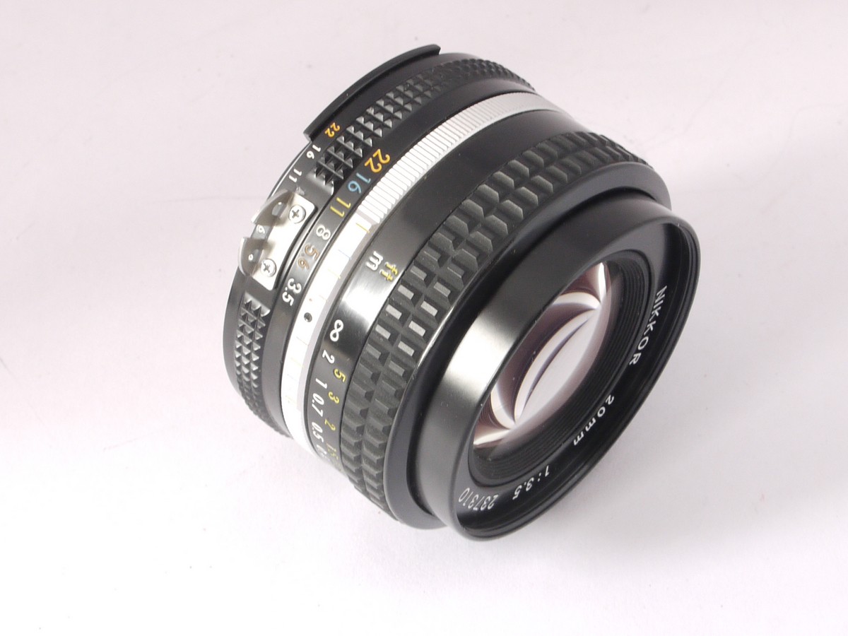 Nikon 20mm f3.5 Nikkor manual focus AIS mount lens + Nikon HK-6