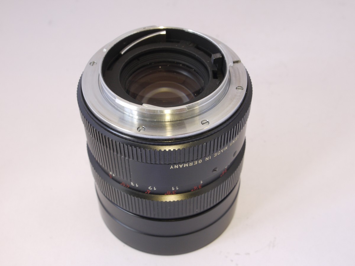 mwclassiccameras-20220415-132 Leitz Wetzlar 90mm f2.8 Elmarit-R 2-cam (No.2094645) with built-in lens hood + makers front cap