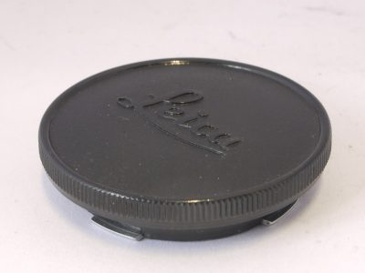 Leitz Original early type (M3) body cap with metal clamps (IVZOO)