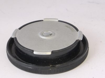 Leitz Original early type (M3) body cap with metal clamps (IVZOO)