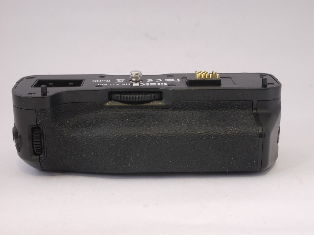 mwclassiccameras-20220422-161 Meike MK-XT1 Pro Remote Control Battery Pack for Fuji X-T1 + instructions & box