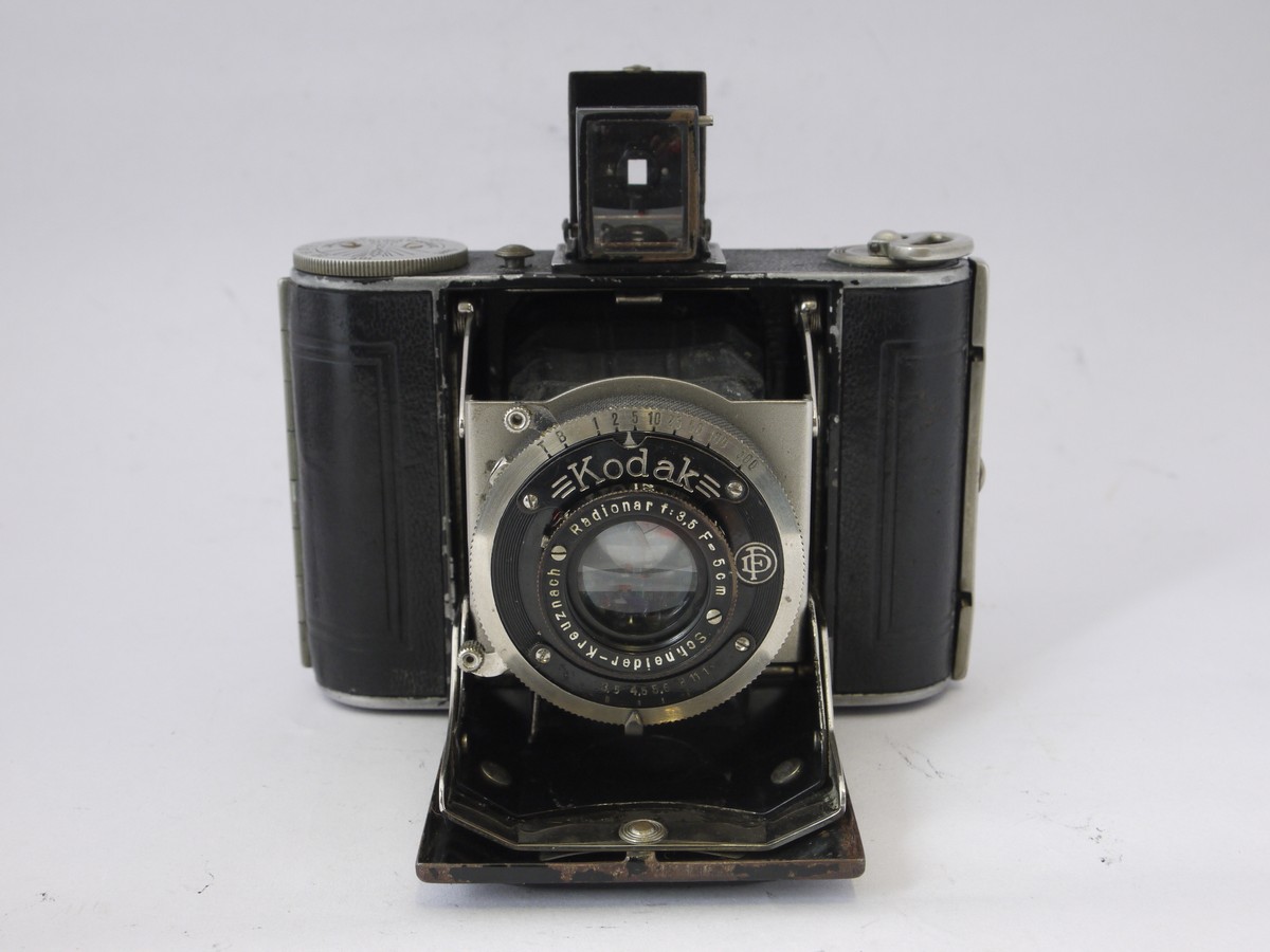 mwclassiccameras-20220422-225 Kodak Vollenda 3x4 on 127 folding camera with Albada Finder & Schneider 5cm f3.5 Radionar lens in Compur shutter