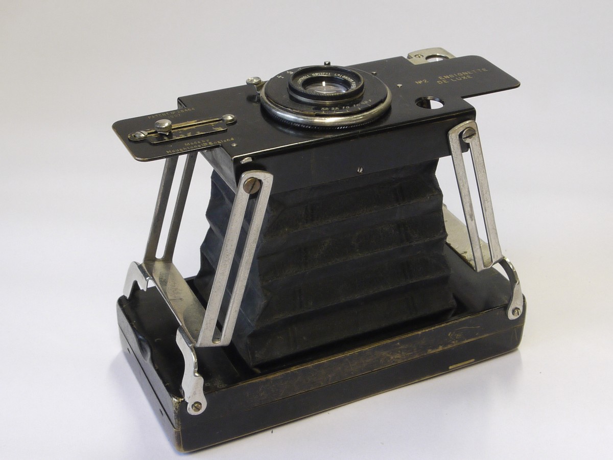 mwclassiccameras-20220520-14 Ensign Ensignette Strut-folding Rollfilm camera, with Sightroll London Normal 3 1/2 inch f6.8 Lens