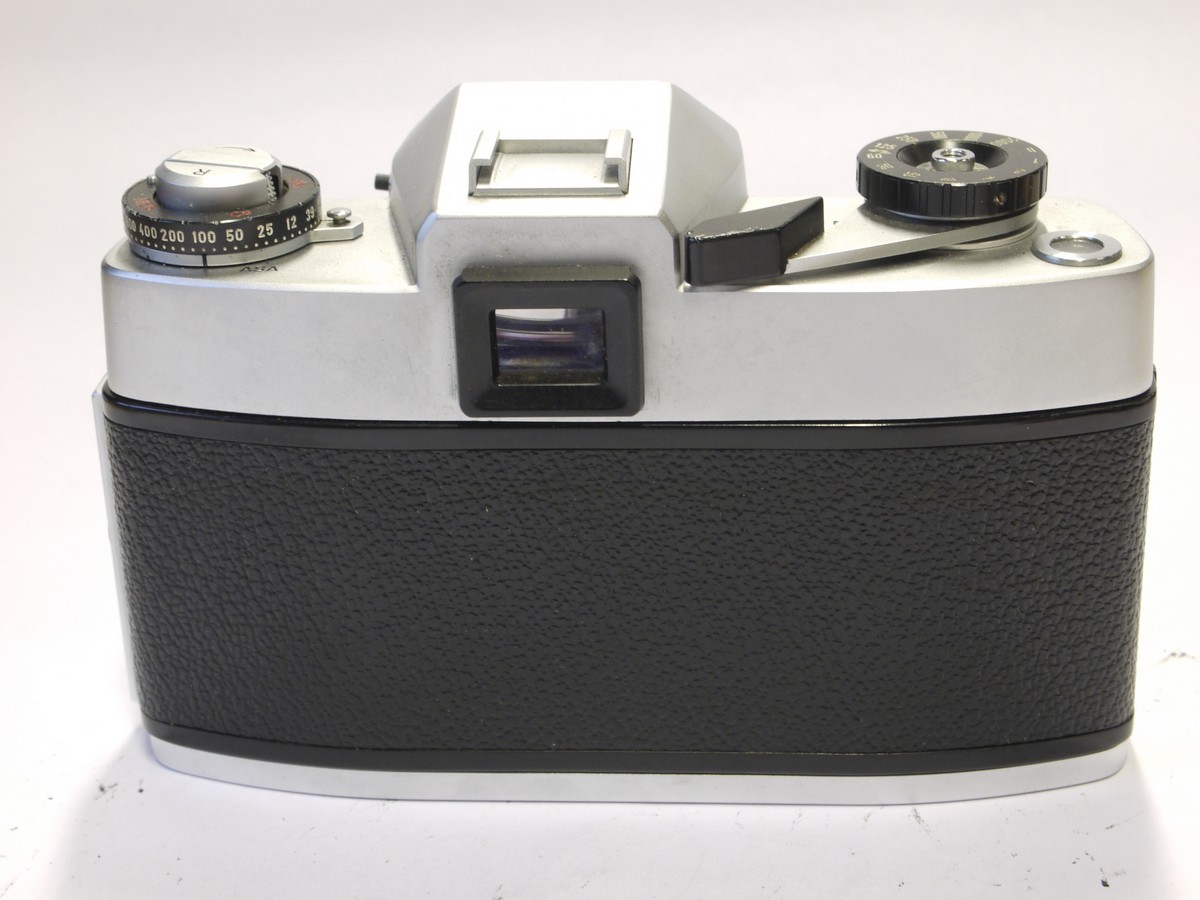 mwclassiccameras-20220520-212 Leicaflex SL 35mm SLR body, chrome + makers ER case