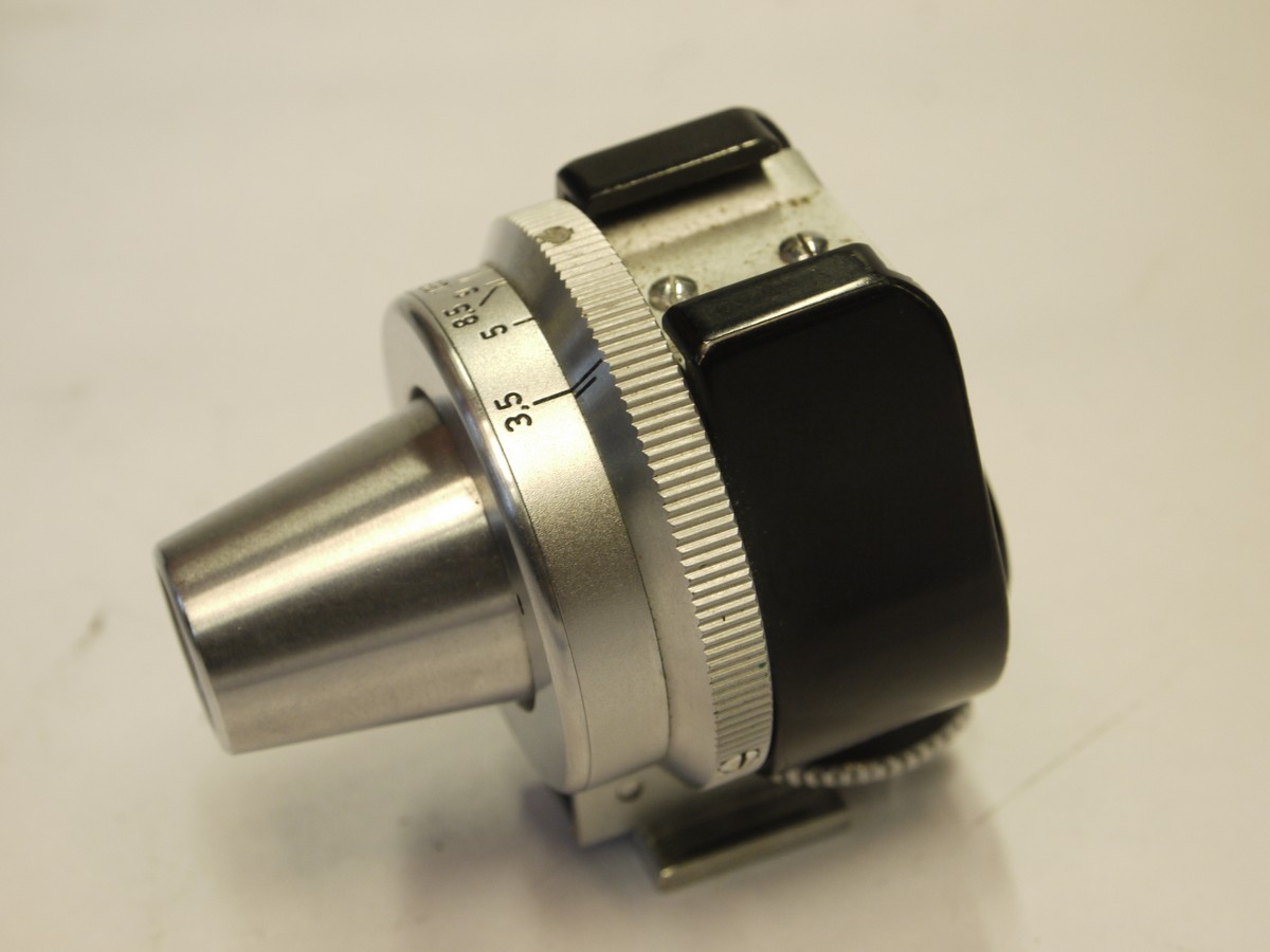 mwclassiccameras-20220520-221 Leitz Universal shoe finder, black & chrome VIOOH, with frames for 35, 50, 85, 90 & 135mm