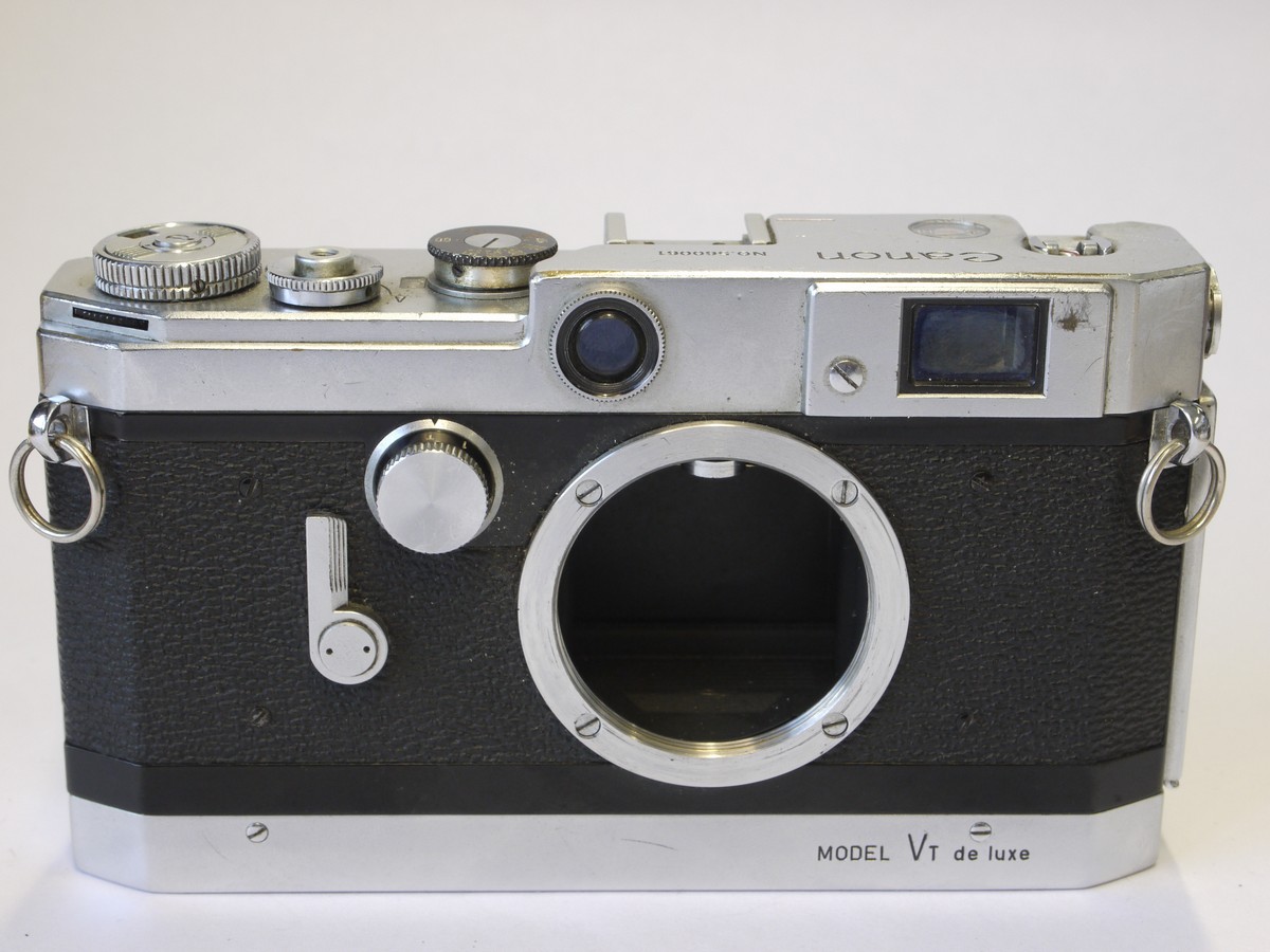 mwclassiccameras-20220527-25 Canon Vt de luxe Leica Copy body, L39 mount (No.560061) with base-winder film advance