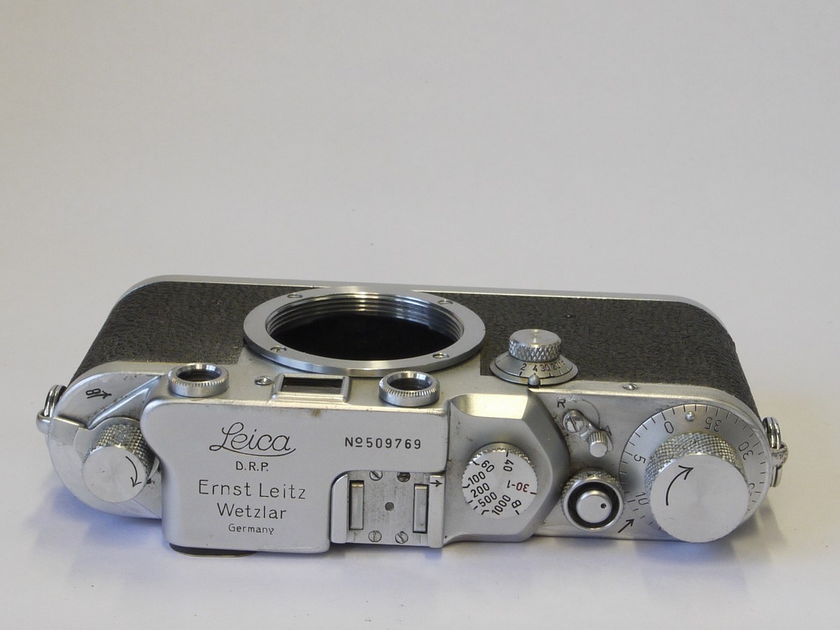 mwclassiccameras-20220527-3 Leica IIIc chrome body (No.509769)
