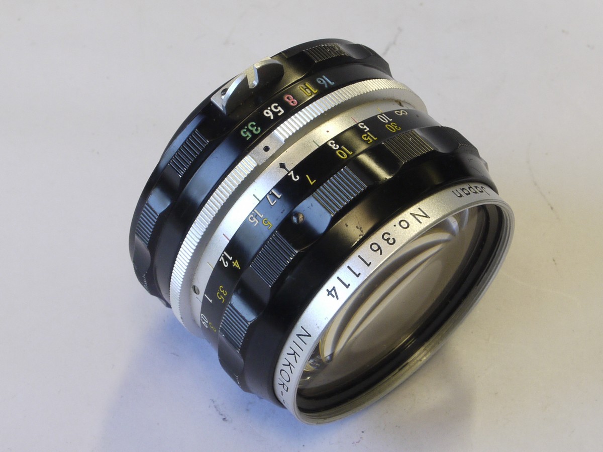 mwclassiccameras-20220527-351 Nikon Nippon Kogaku 28mm f3.5 Nikkor-H PRE-AI lens + makers front cap
