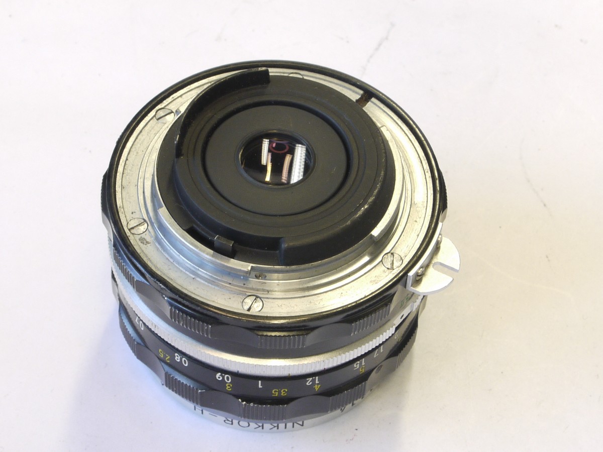 mwclassiccameras-20220527-353 Nikon Nippon Kogaku 28mm f3.5 Nikkor-H PRE-AI lens + makers front cap