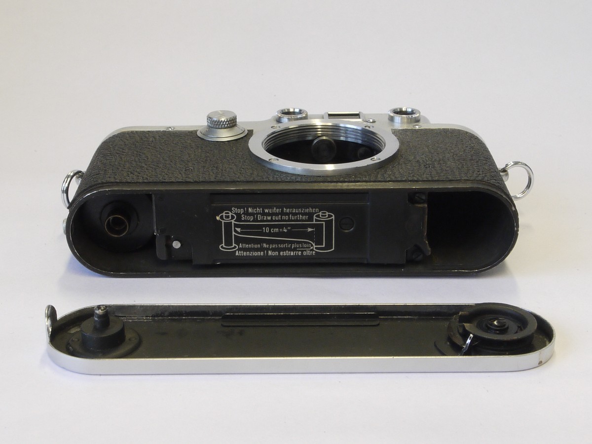 mwclassiccameras-20220527-5 Leica IIIc chrome body (No.509769)