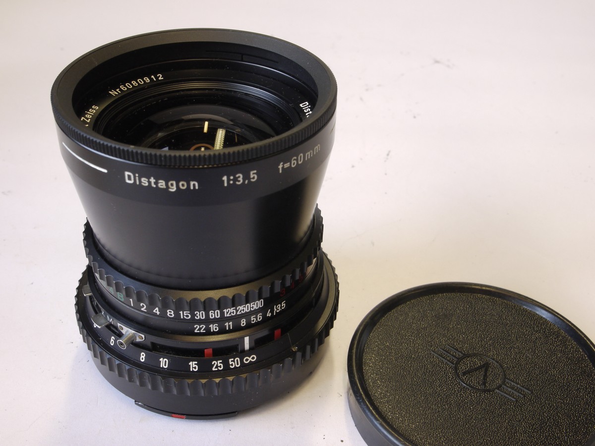 mwclassiccameras-20220603-141 Carl Zeiss 60mm f3.5 Distagon T* Hassselblad V mount lens, black + makers early black front cap