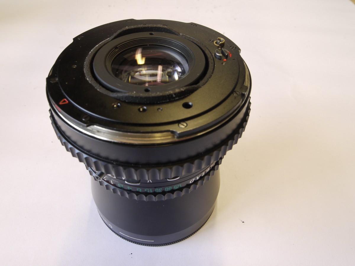 mwclassiccameras-20220603-143 Carl Zeiss 60mm f3.5 Distagon T* Hassselblad V mount lens, black + makers early black front cap