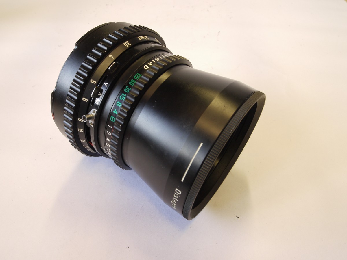 mwclassiccameras-20220603-144 Carl Zeiss 60mm f3.5 Distagon T* Hassselblad V mount lens, black + makers early black front cap