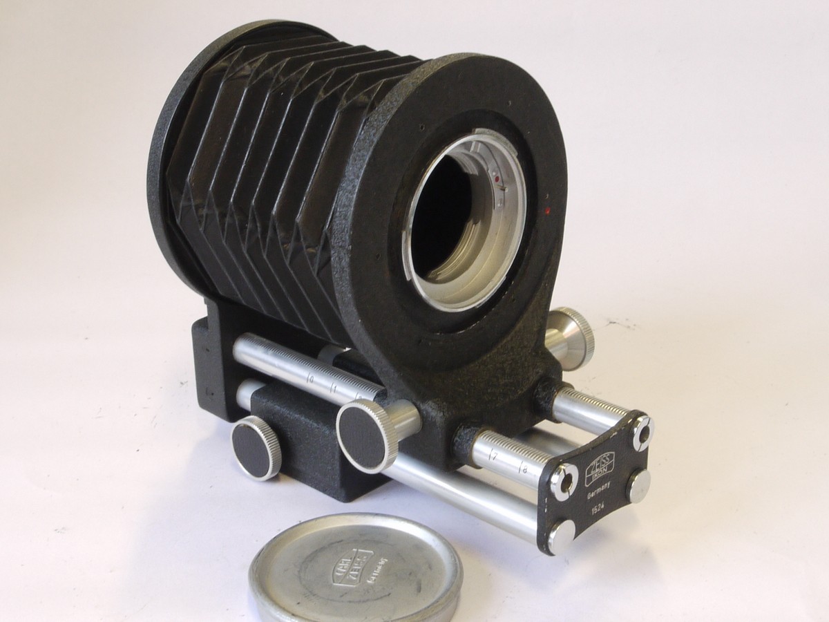 mwclassiccameras-20220603-171 Zeiss Ikon Bellows Unit for Contax Rangefinder cameras/lenses (1523/1524) with body cap. UNCOMMON