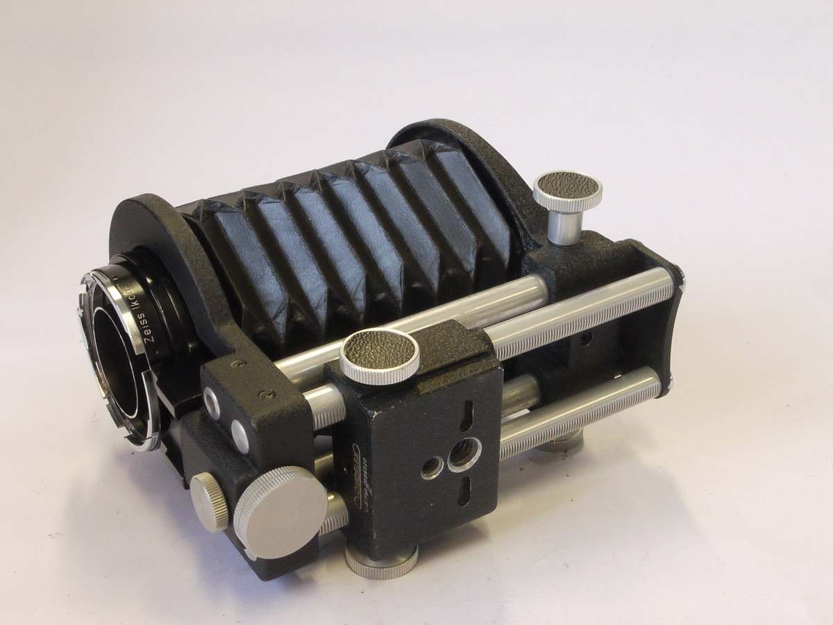 mwclassiccameras-20220603-175 Zeiss Ikon Bellows Unit for Contax Rangefinder cameras/lenses (1523/1524) with body cap. UNCOMMON