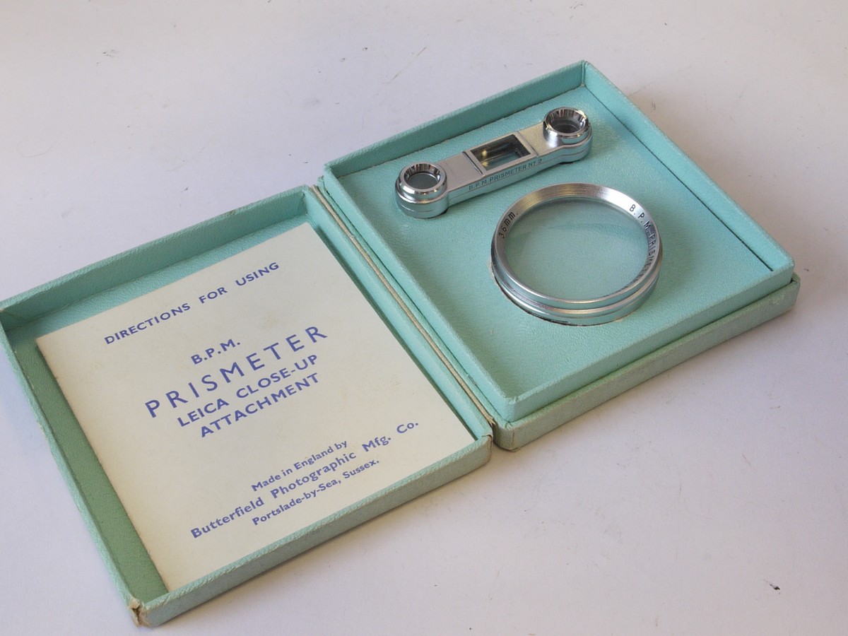 mwclassiccameras-20220603-195 BPM England Prismeter No.2 Close-Up lens/Rangefinder attachment for Leica II/III rangefinder cameras (36mm filter size) + instructions & makers box