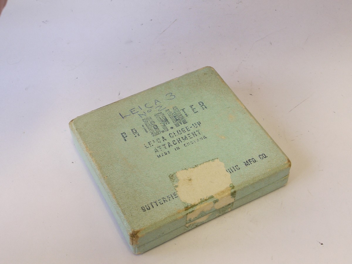 mwclassiccameras-20220603-196 BPM England Prismeter No.2 Close-Up lens/Rangefinder attachment for Leica II/III rangefinder cameras (36mm filter size) + instructions & makers box