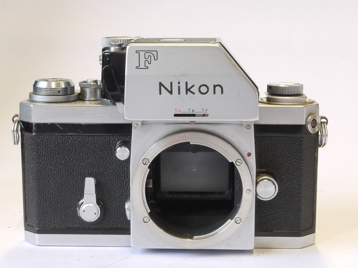 mwclassiccameras-20220603-249 Nikon F chrome with Photomic FTN Prism Finder