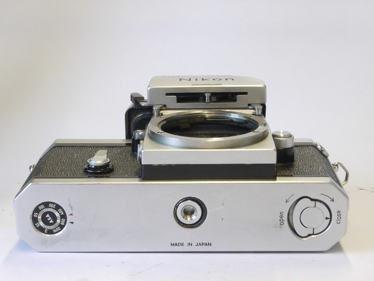 mwclassiccameras-20220603-252 Nikon F chrome with Photomic FTN Prism Finder