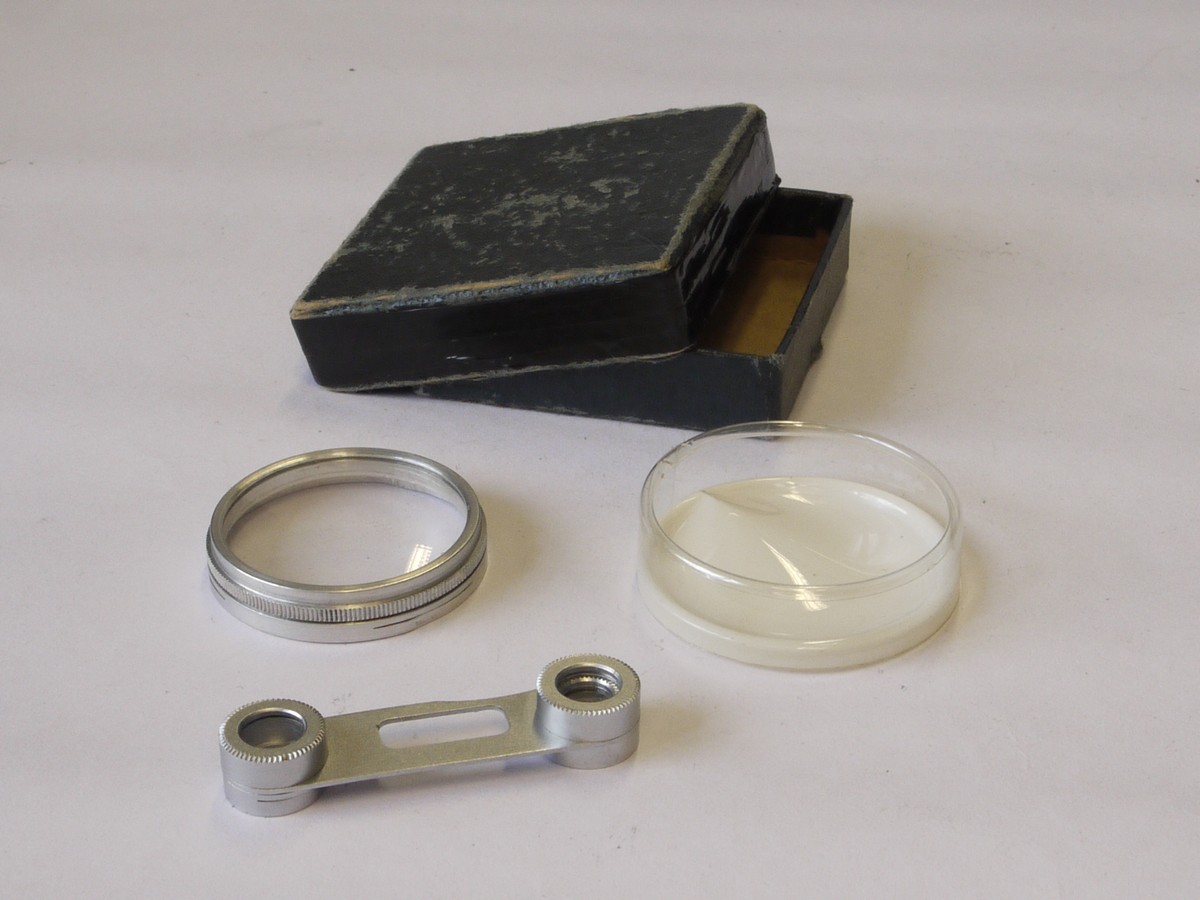mwclassiccameras-20220610-181 Unamed A36 Close-Up lens/Rangefinder attachment for Leica II/III rangefinder cameras (36mm filter size) + makers box