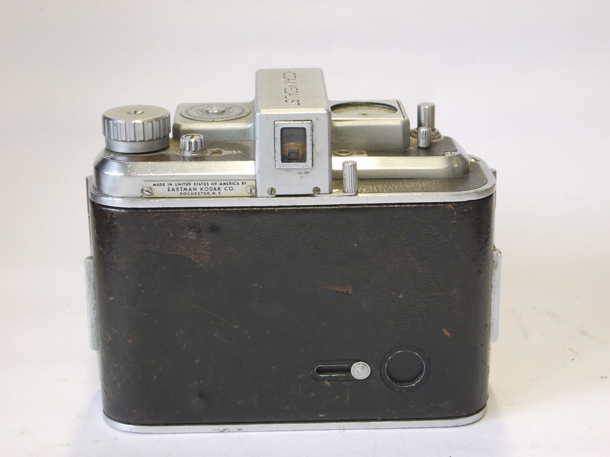 mwclassiccameras-20220610-199 Kodak Medalist 6x9 on 620 coupled rangefinder camera with 100mm f3.5 Ektar lens in extending helicoid. UNCOMMON