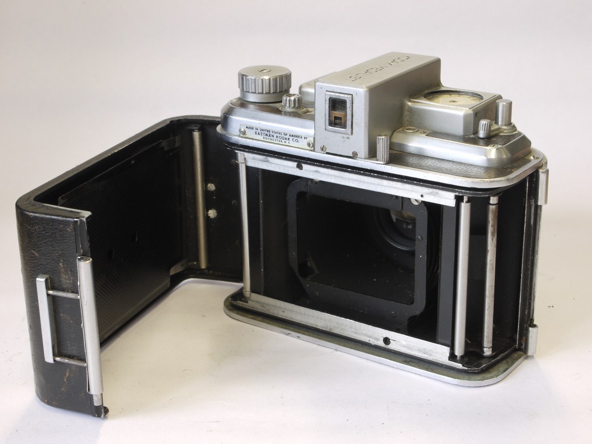 mwclassiccameras-20220610-204 Kodak Medalist 6x9 on 620 coupled rangefinder camera with 100mm f3.5 Ektar lens in extending helicoid. UNCOMMON